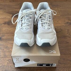 Women’s On Cloudrunner size 9 Wide